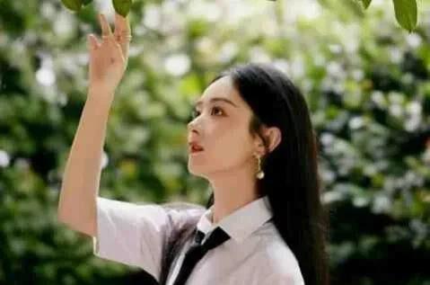 青春有你吃瓜爆料渣男,渣男生存疑，吃瓜群众热议不已